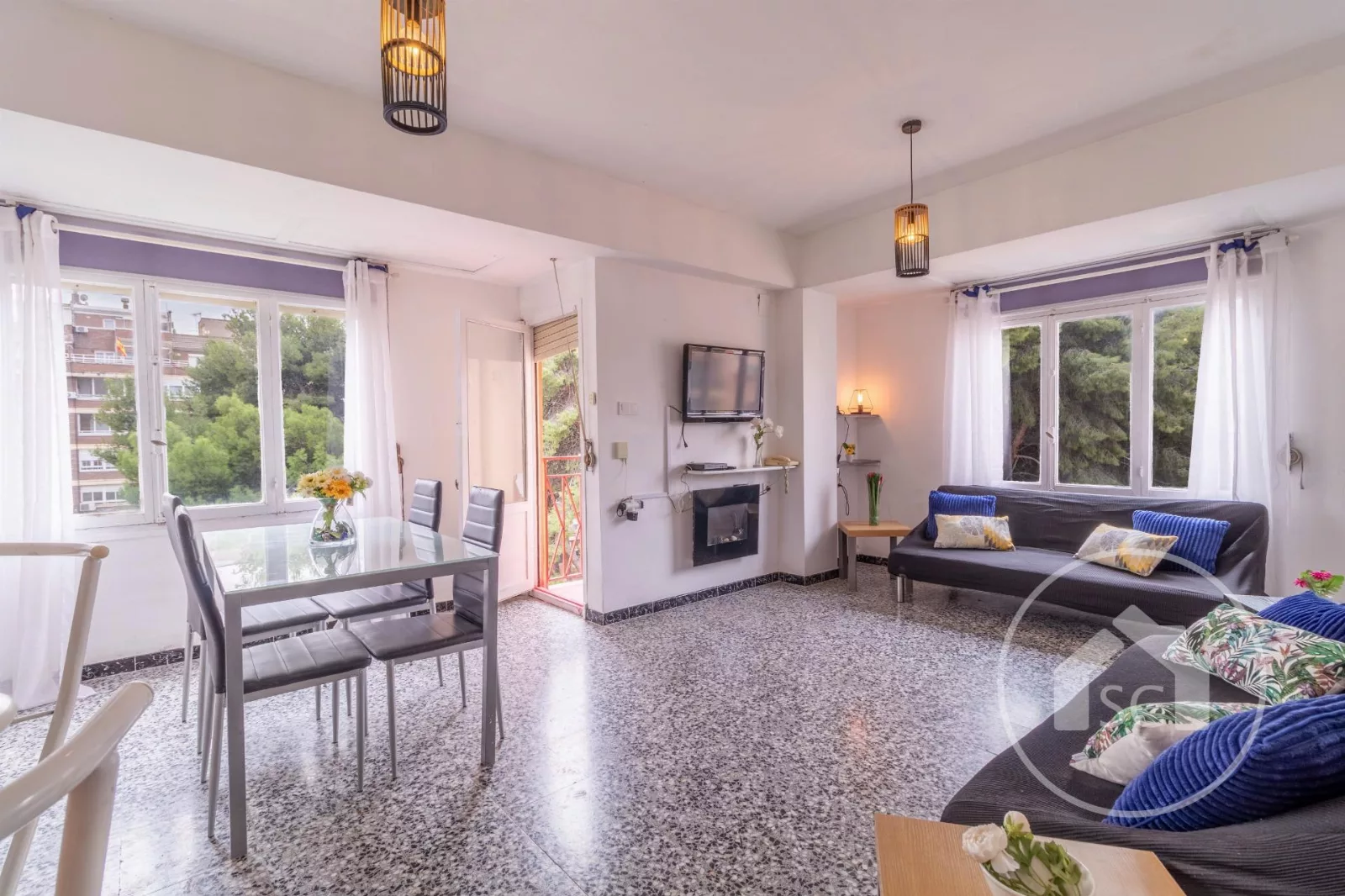 Amplio Piso en Esquina con Vistas al Parque — Foto 4 de 18