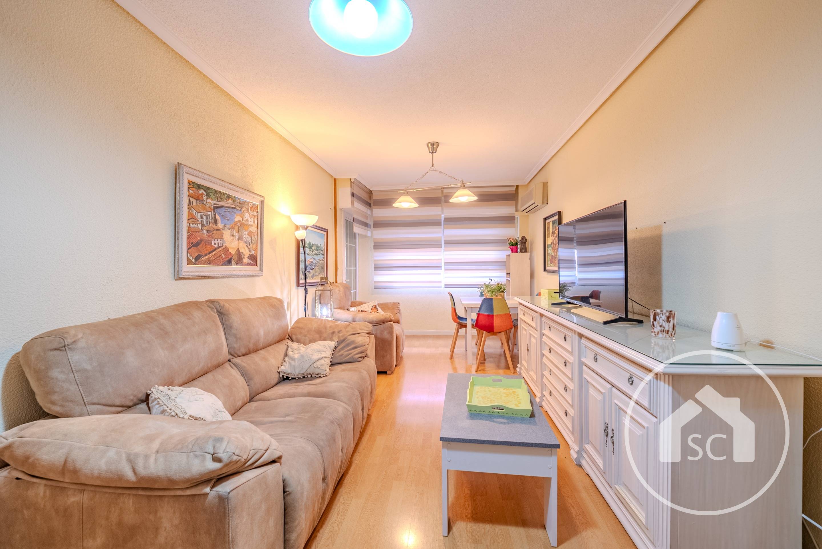 Piso reformado con terraza acristalada en Elda