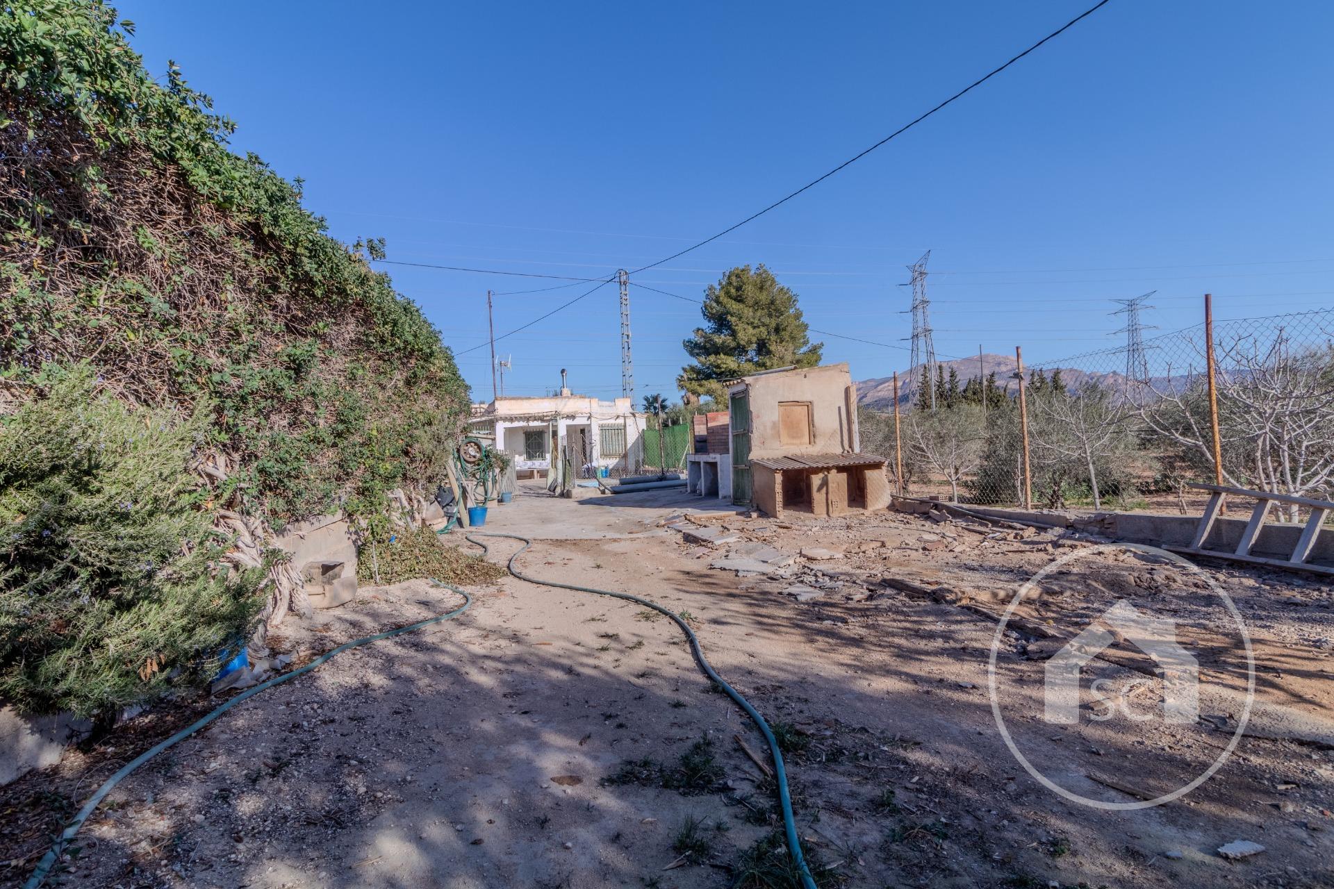 Casa de campo en venta en Novelda