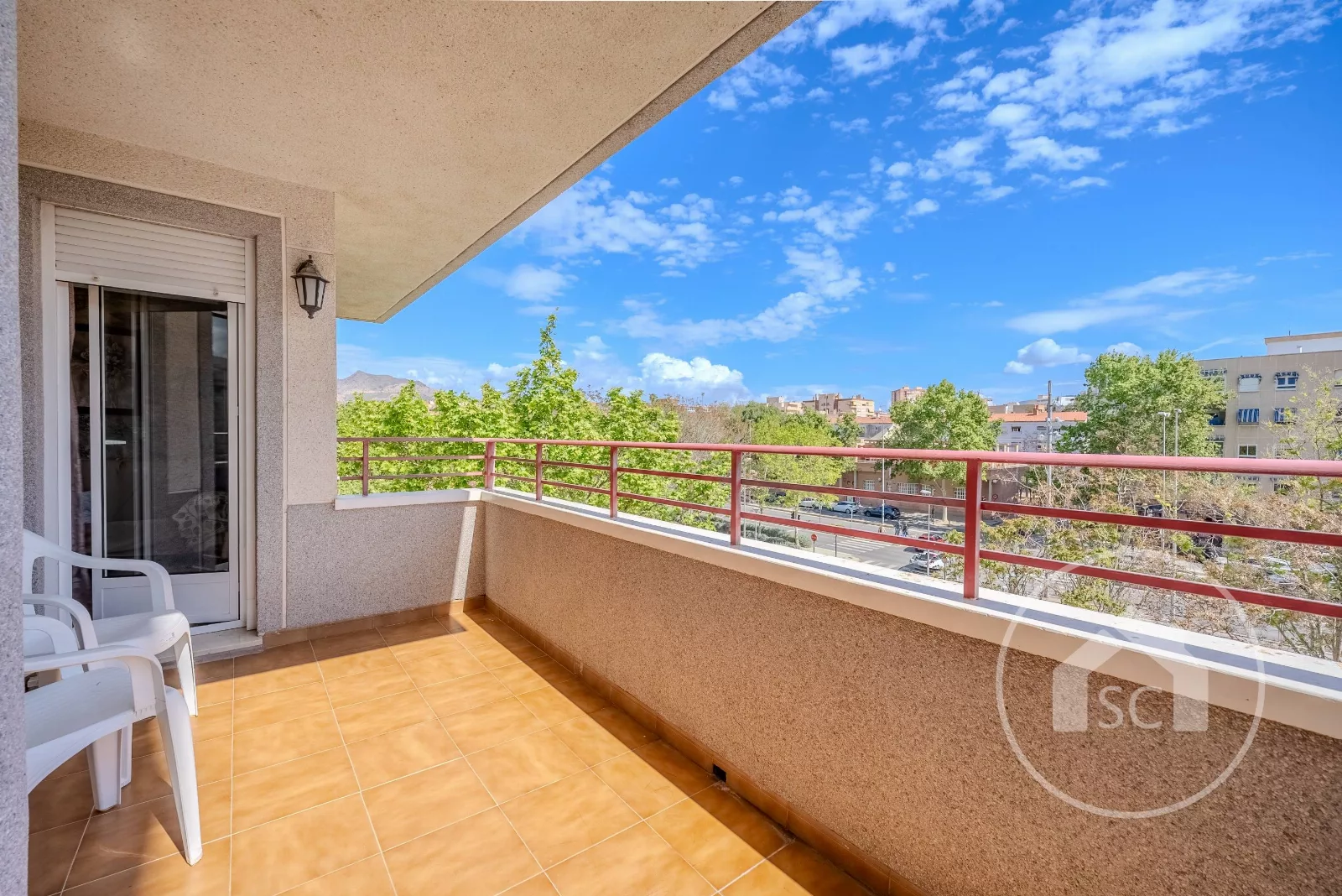 Apartment · 4 bed · 2 baths · 100 m² · Elda