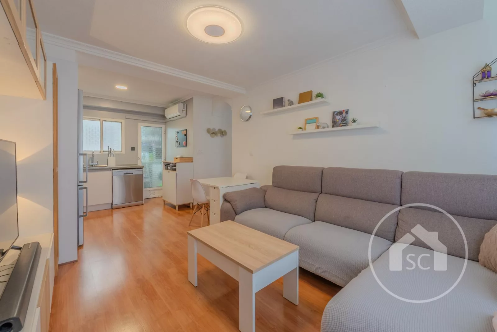 Piso Moderno y Luminoso en Avenida de Madrid — Foto 3 de 19