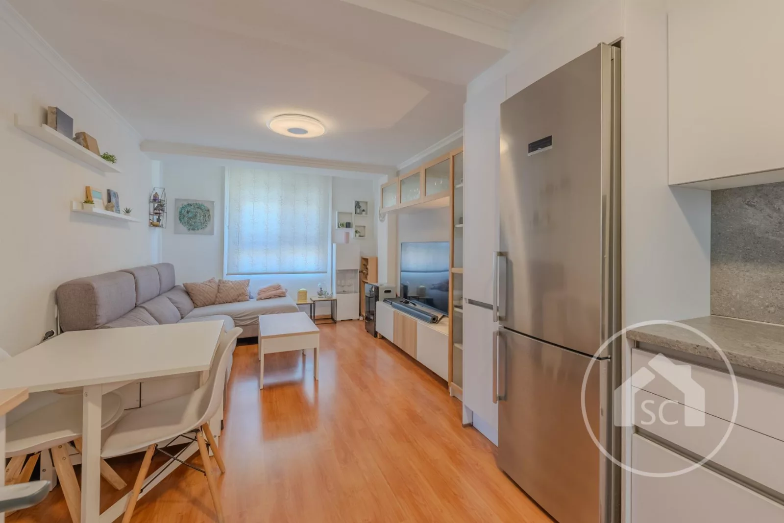 Piso Moderno y Luminoso en Avenida de Madrid — Foto 4 de 19