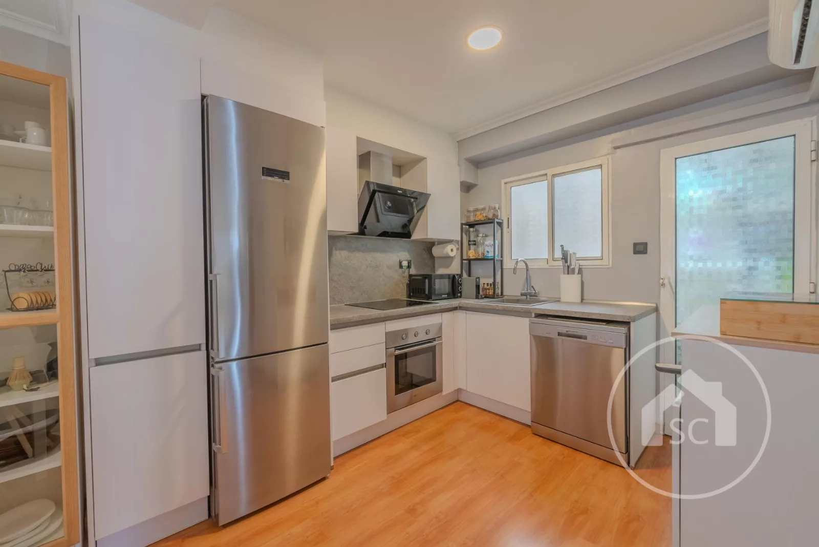 Piso Moderno y Luminoso en Avenida de Madrid — Foto 5 de 19