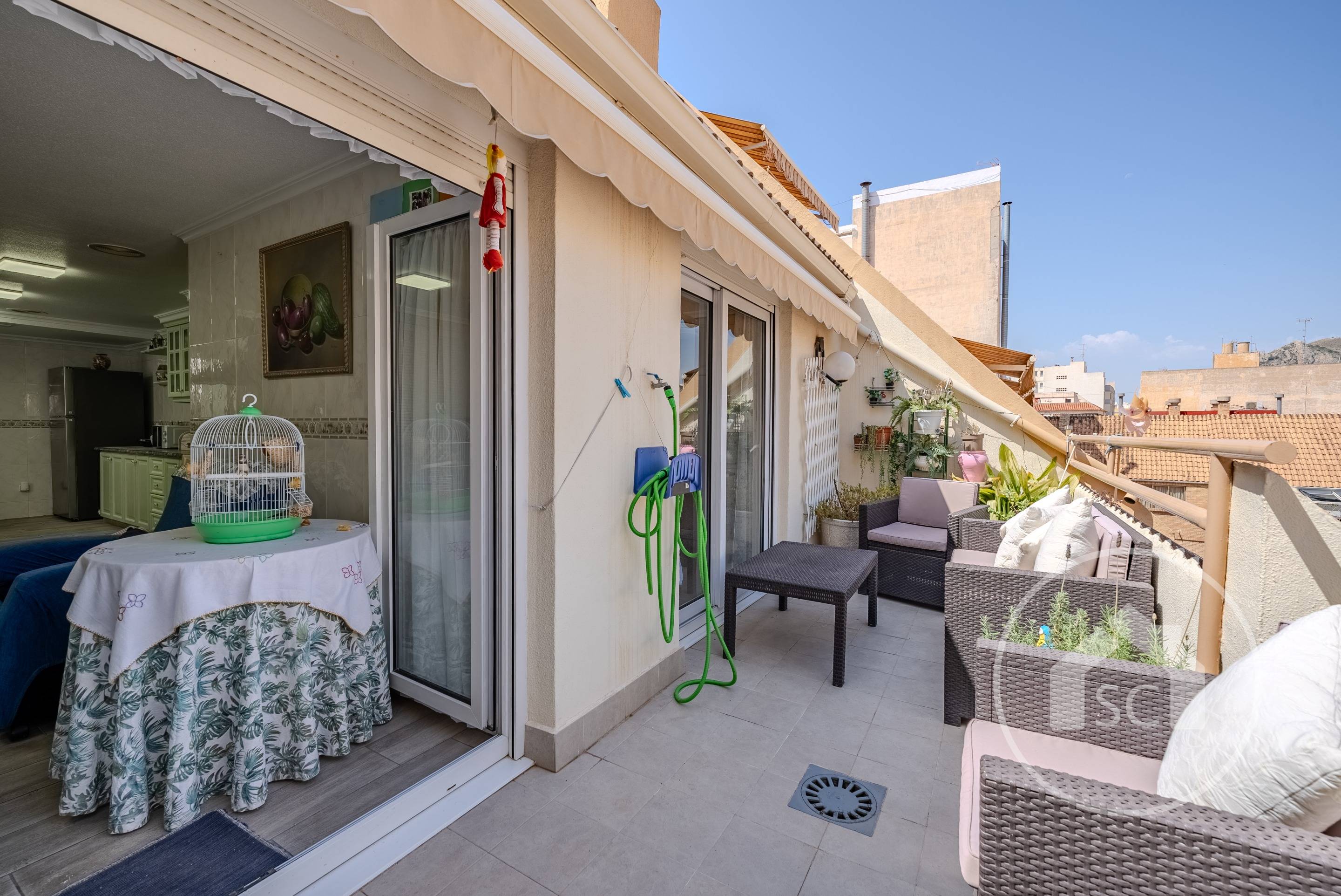 Ático Dúplex con Terraza en el Centro de Elda