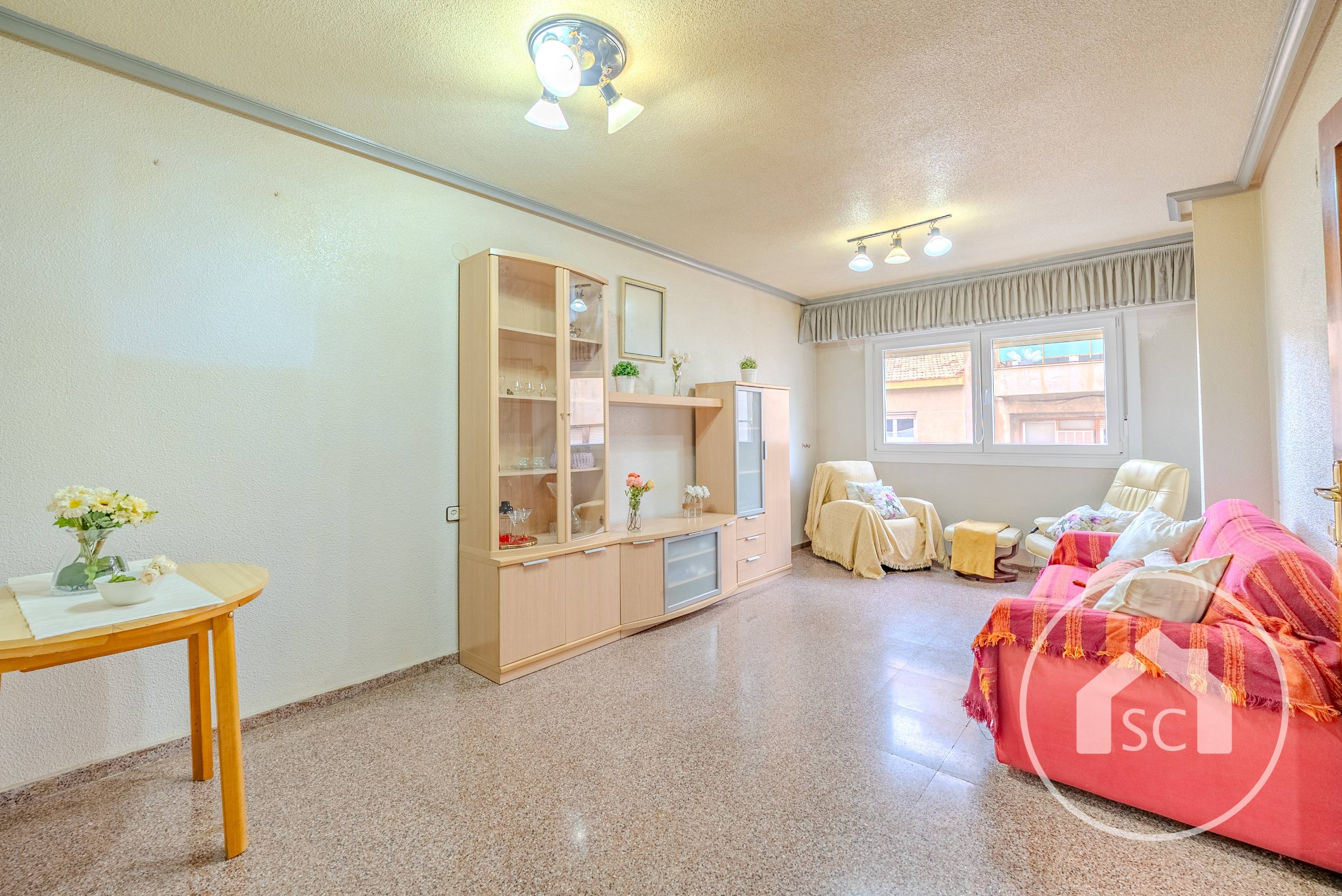 Piso de 4 habitaciones con patio y balcón en Calle Petrer, Elda — Foto 5 de 18