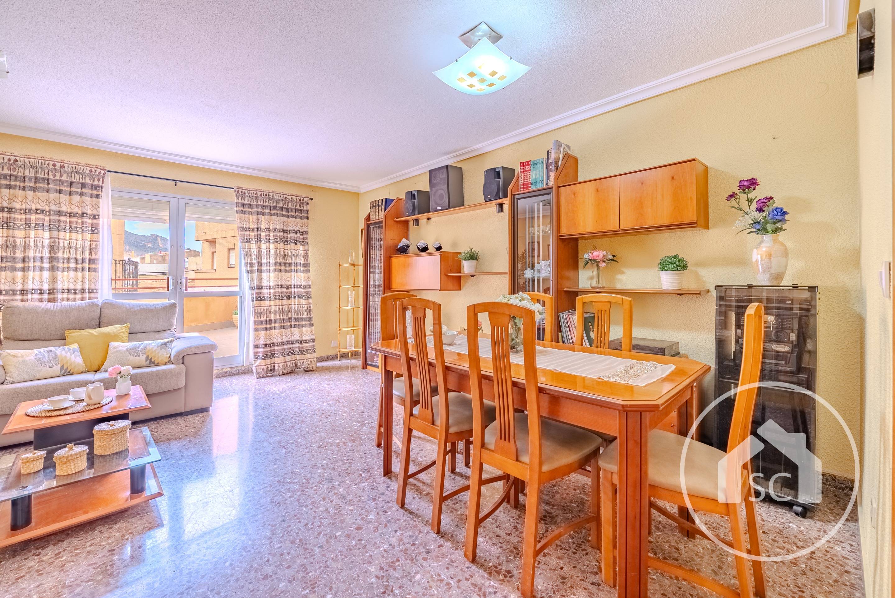 Bungalow for sale in Estación, Elda — Photo 2 of 32