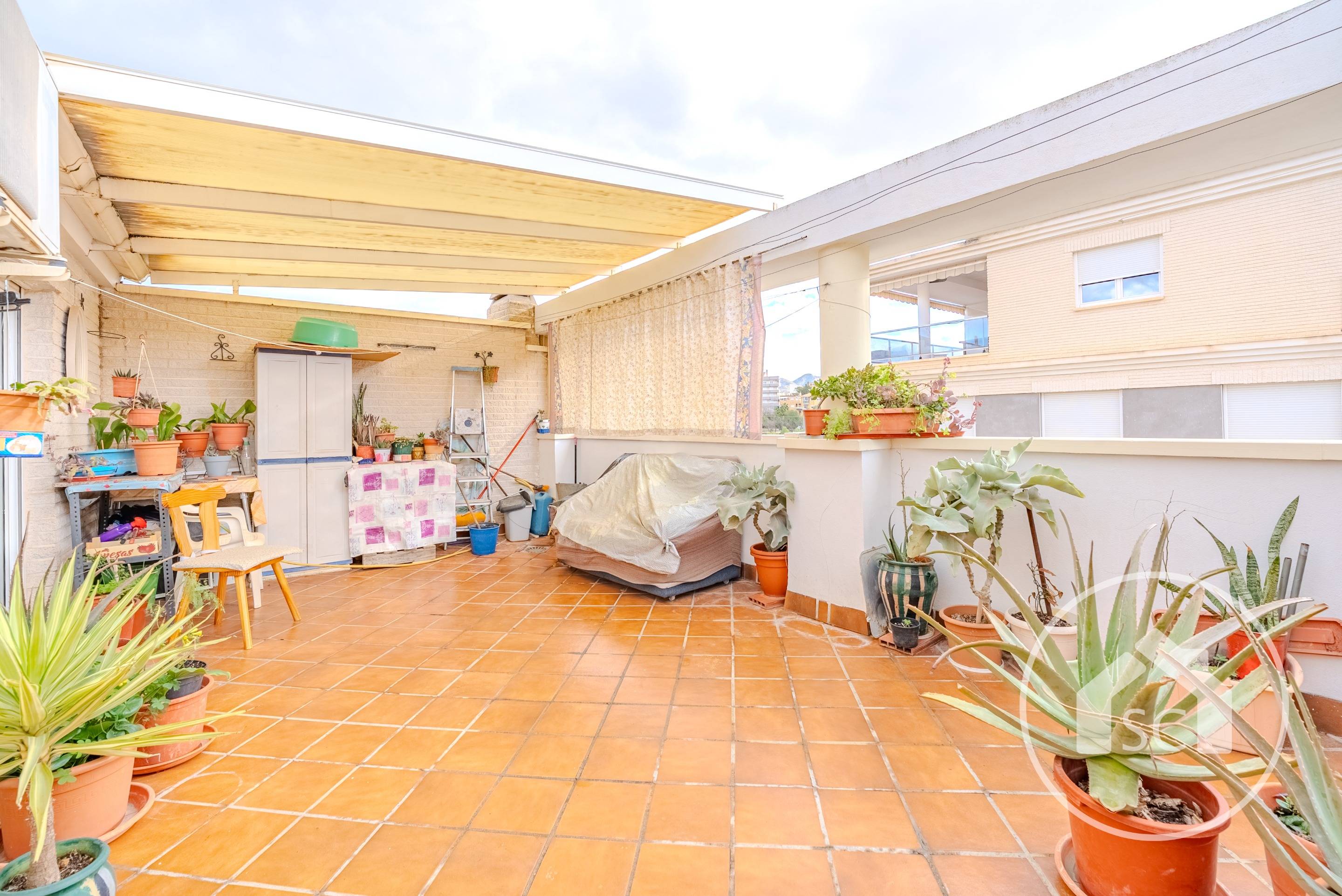 🏡 Dúplex independiente con patio y gran terraza en Paseo de Ronda, Elda