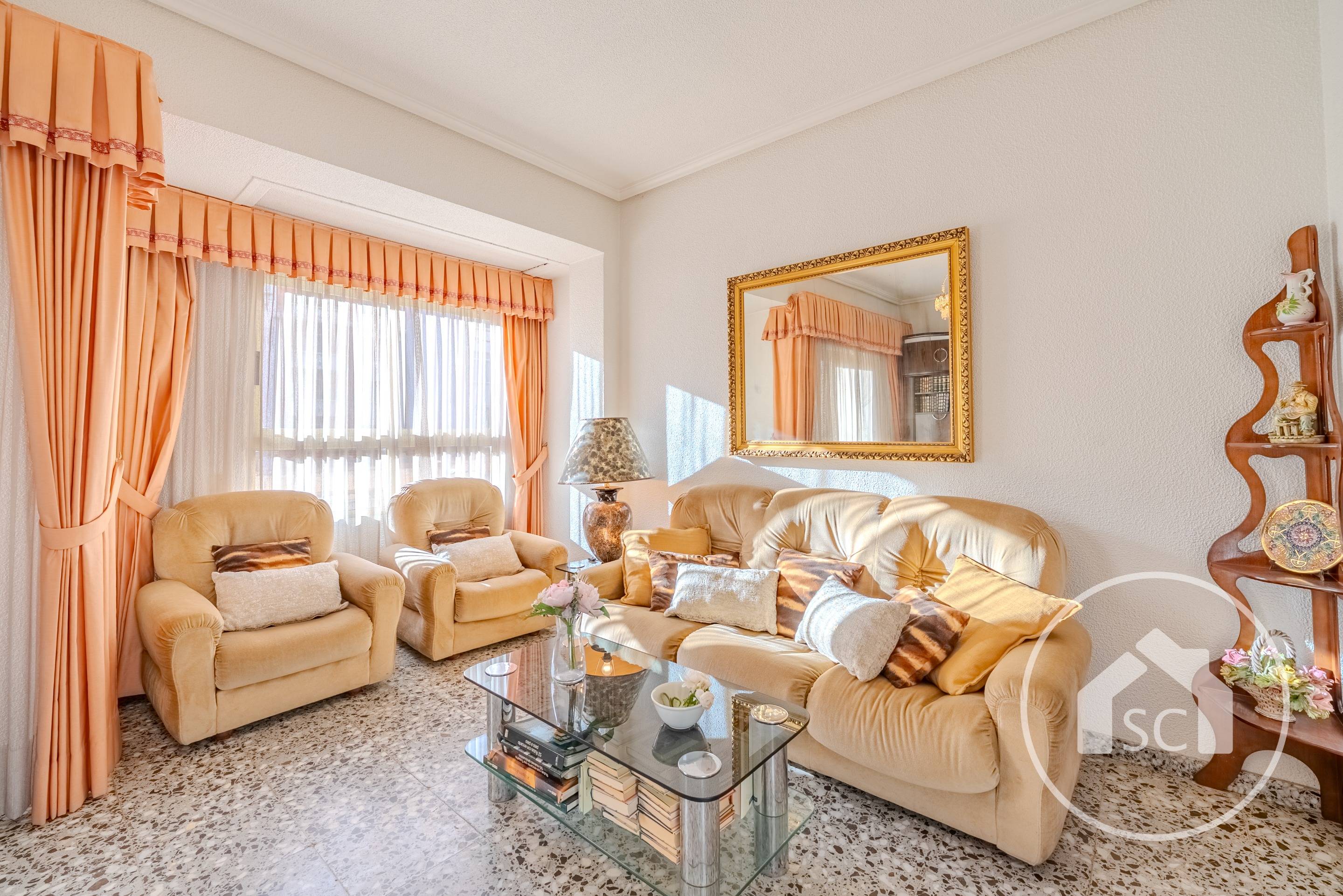 Piso amplio y bien conservado en Gran Avenida (Elda) — Foto 4 de 19