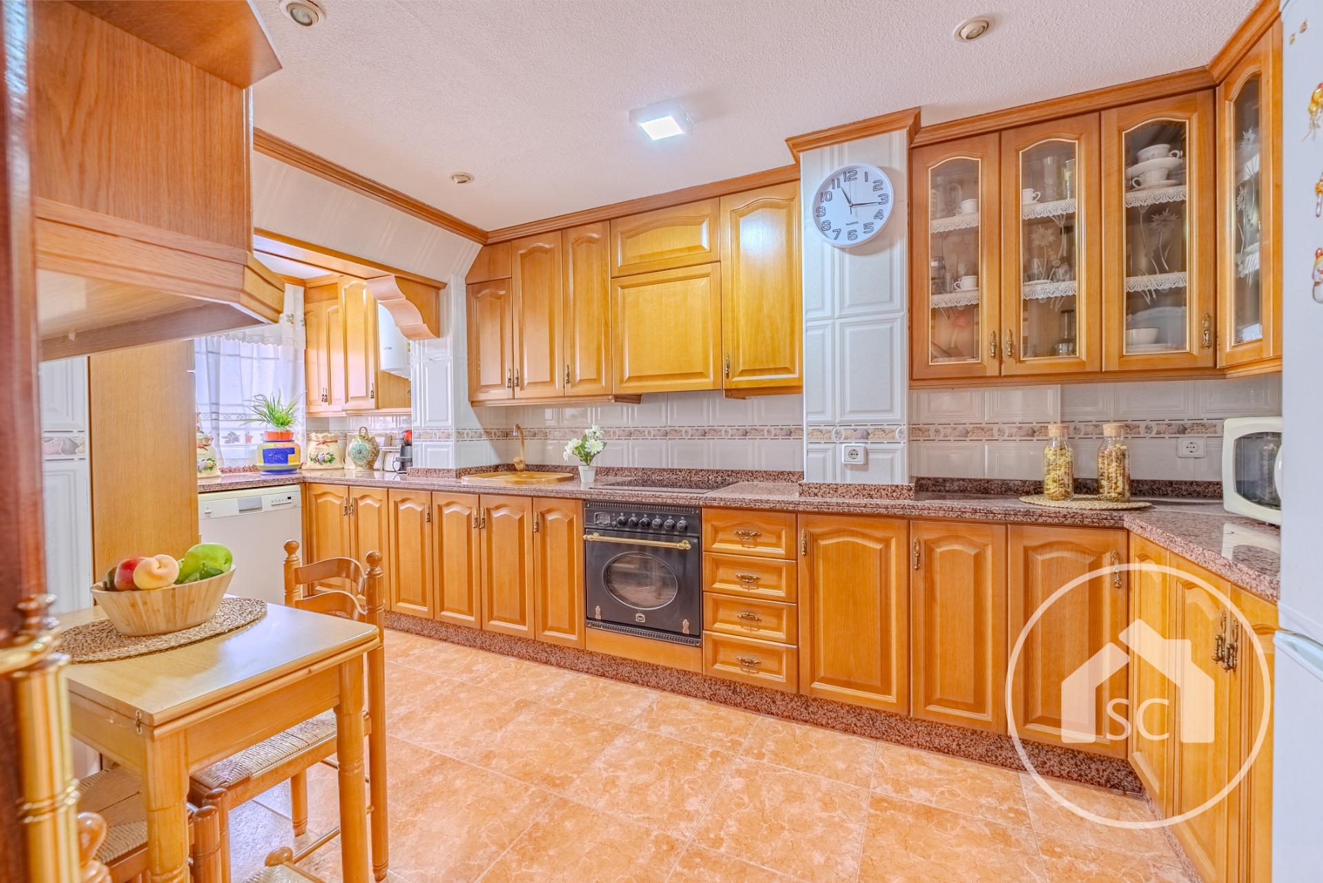 Ático Dúplex luminoso con terraza, garaje y barbacoa — Foto 4 de 23