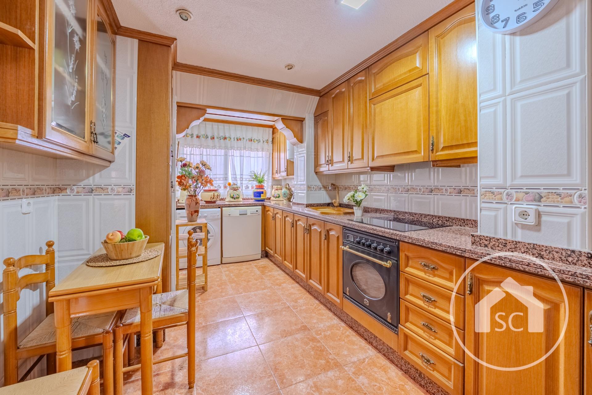 Ático Dúplex luminoso con terraza, garaje y barbacoa — Foto 5 de 23