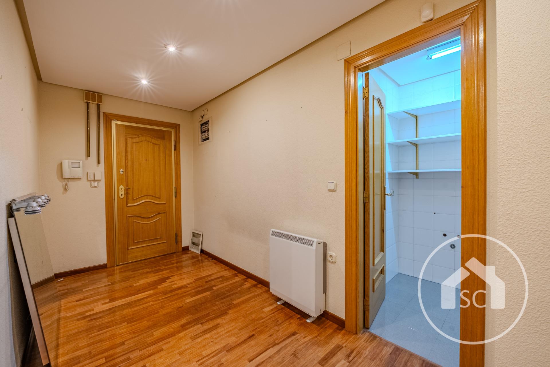 Piso enorme en esquina con vistas a la Plaza del Zapatero — Foto 5 de 29