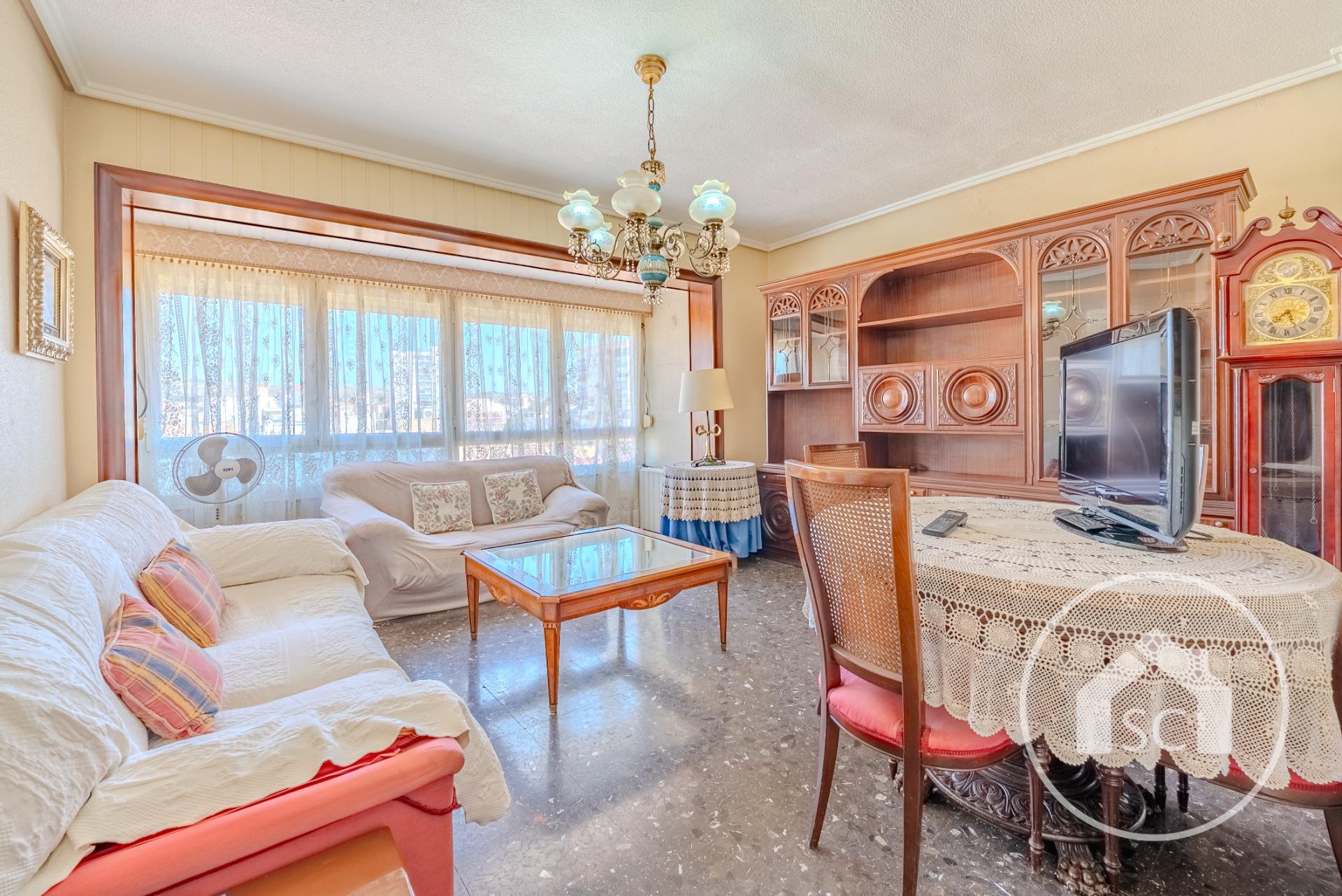 Amplio piso con terraza en plena Avenida Juan Carlos I, Elda — Foto 5 de 20