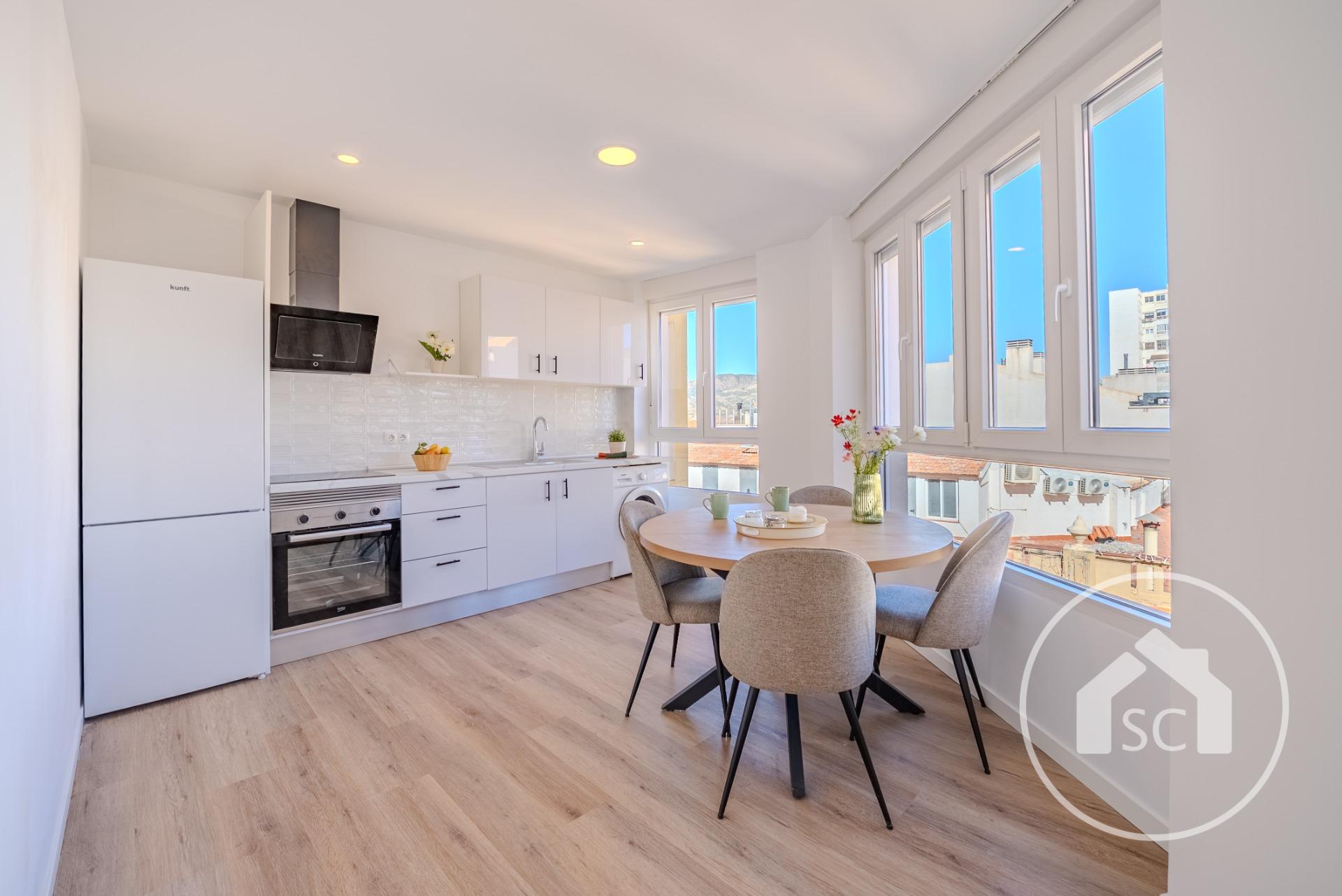 Estudio reformado con mucha luz en pleno centro de Elda