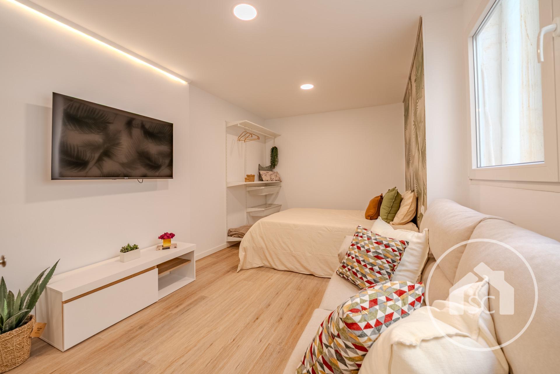 Estudio reformado con mucha luz en pleno centro de Elda