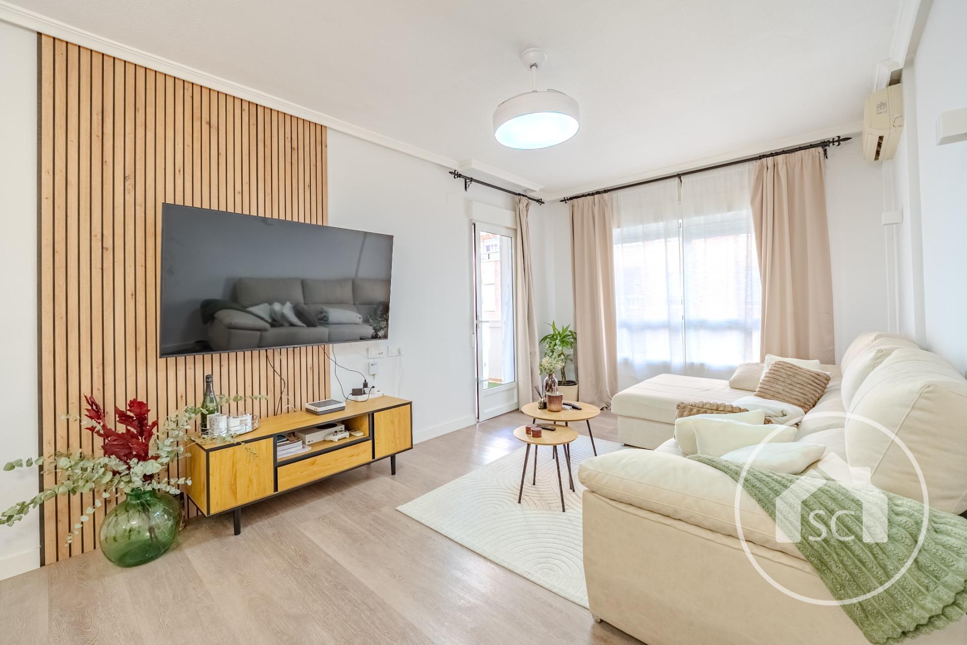 Piso semi reformado con garaje y trastero en El Campet, Petrer