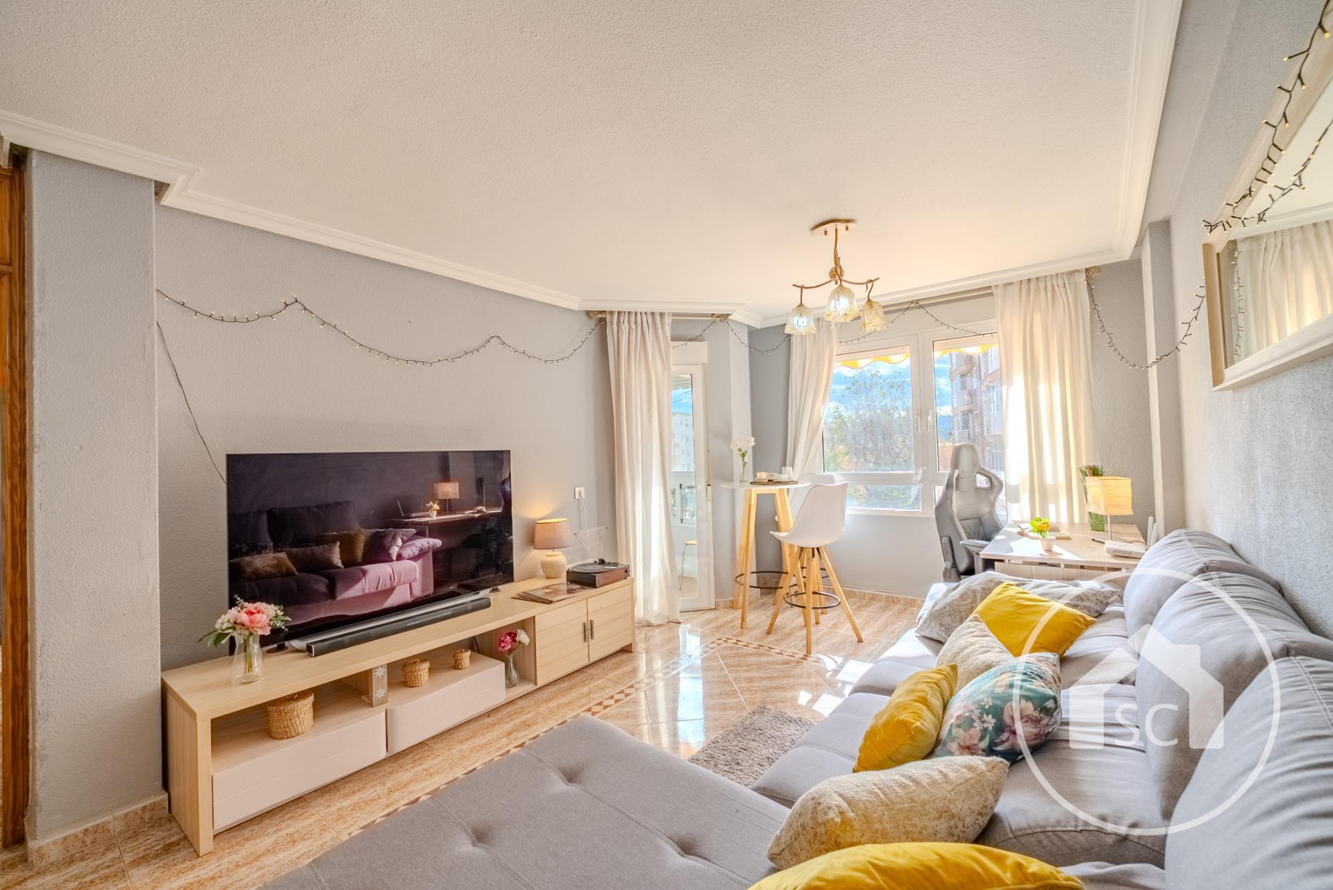 Piso con vistas al parque y patio en Petrer