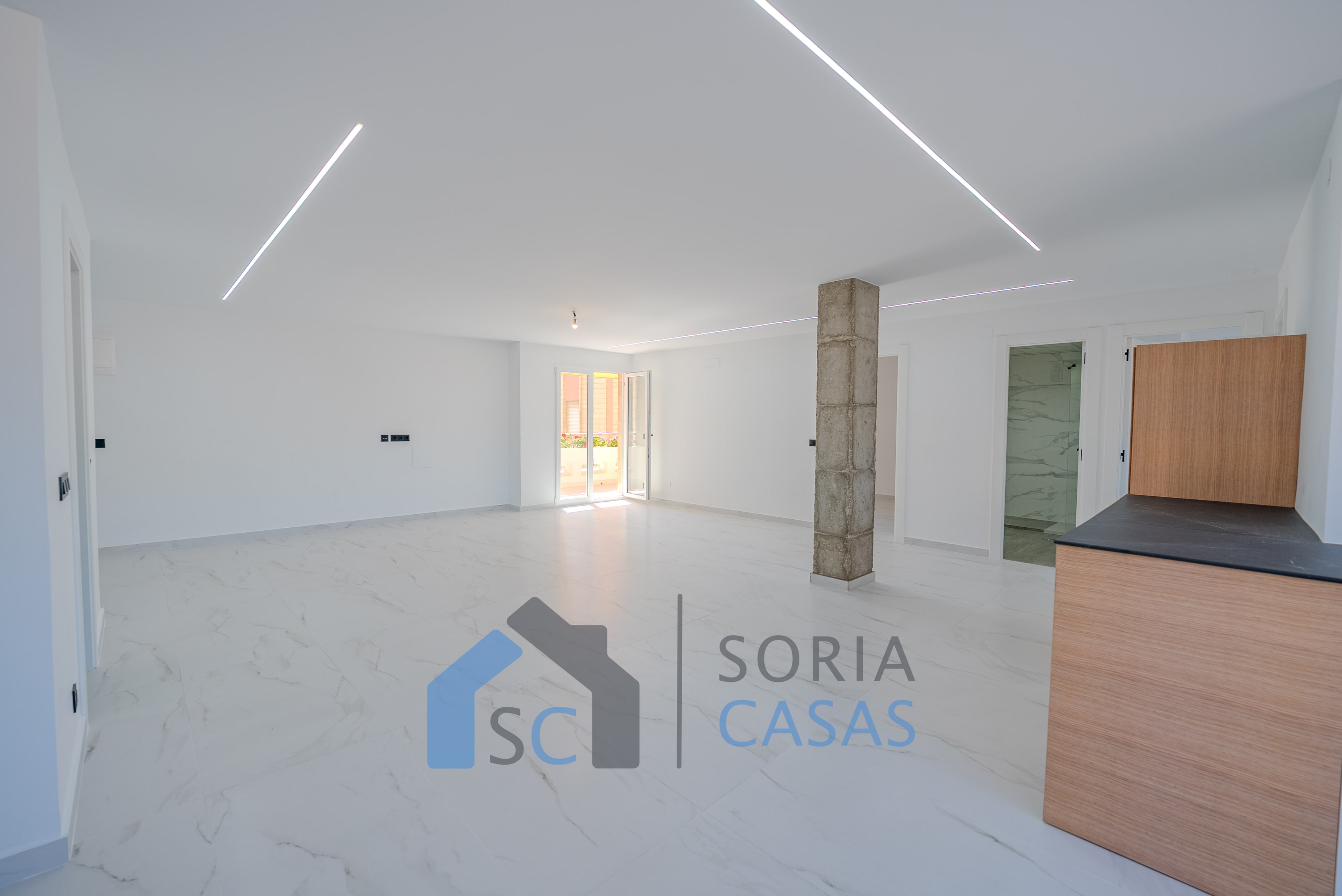 Piso reformado integralmente con terraza, garaje y vistas despejadas — Foto 4 de 18