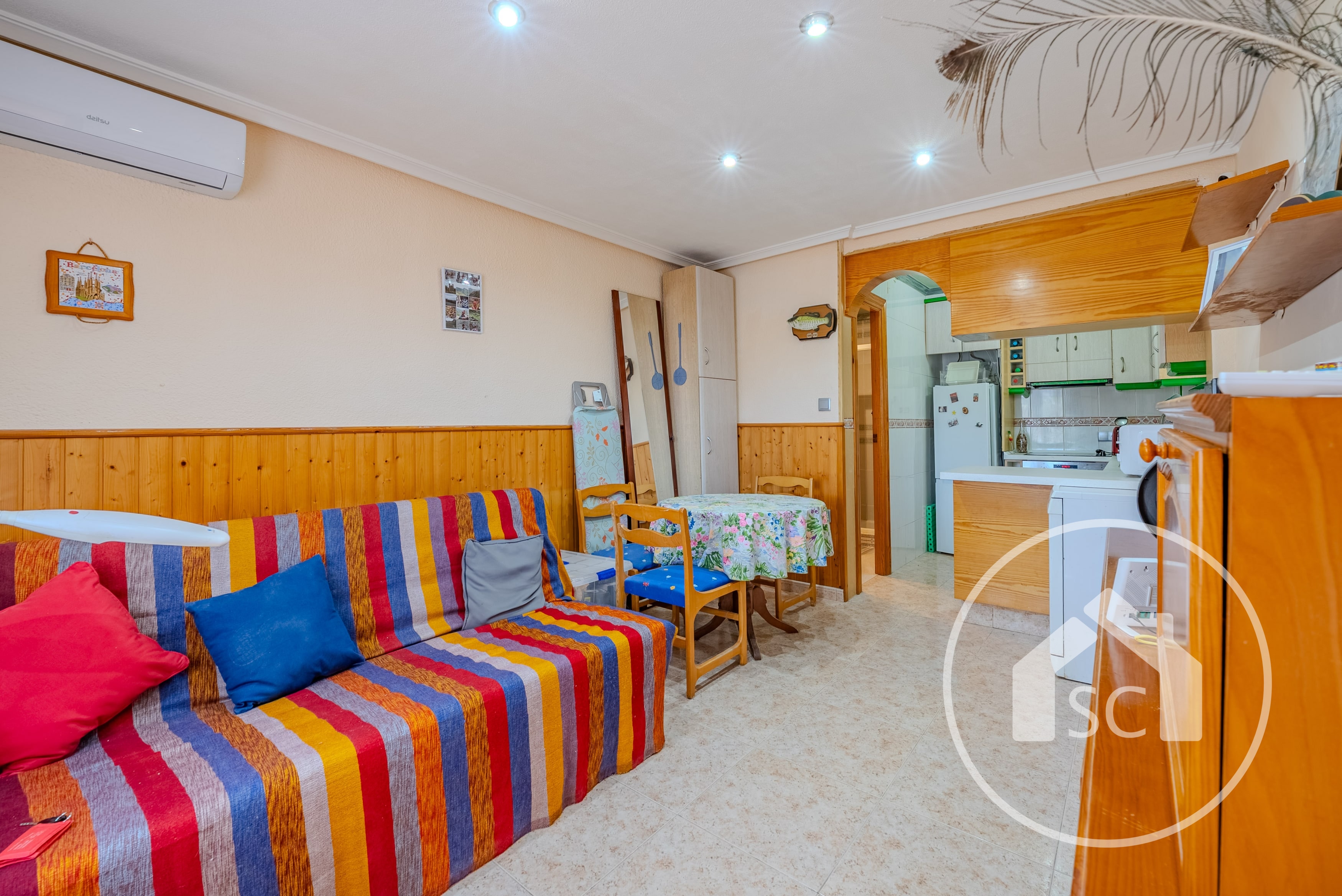 Casa independiente de tres plantas con terraza y vistas en Elda — Foto 4 de 19