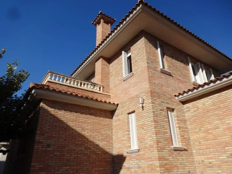 Villa · 5 bed · 3 baths · 350 m² · Elda — Photo 2 of 17