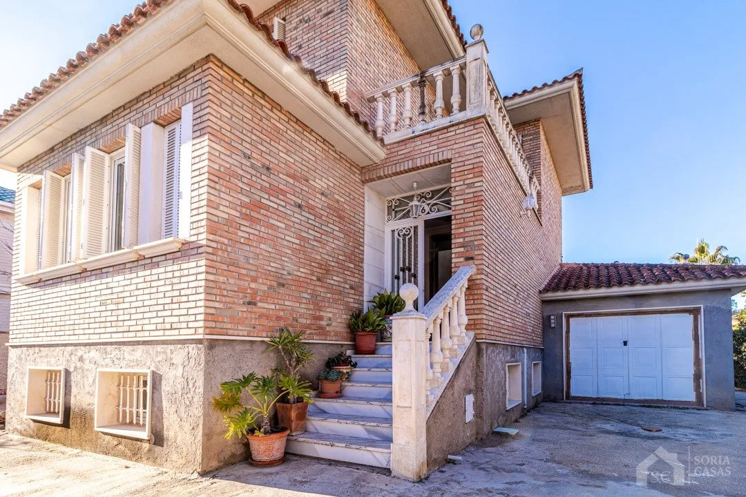 Villa · 5 bed · 3 baths · 350 m² · Elda — Photo 3 of 17