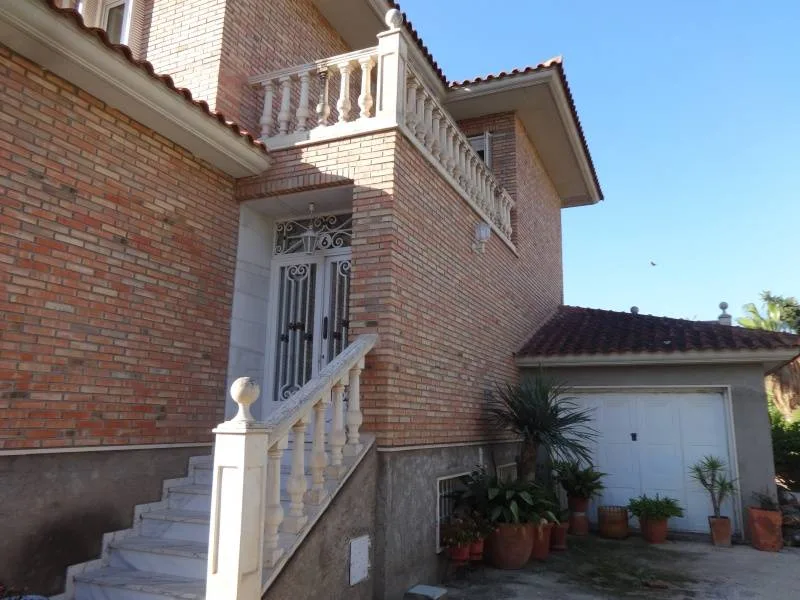 Villa · 5 bed · 3 baths · 350 m² · Elda — Photo 4 of 17