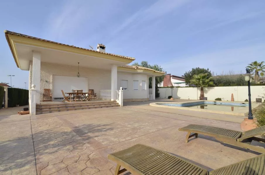 Villa · 4 bed · 3 baths · 419 m² · Petrer — Photo 2 of 20