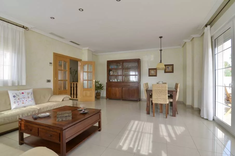Villa · 4 bed · 3 baths · 419 m² · Petrer — Photo 4 of 20
