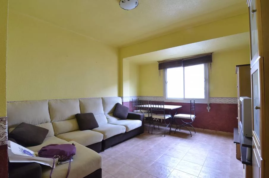 Apartment · 4 bed · 1 bath · 90 m² · Elda