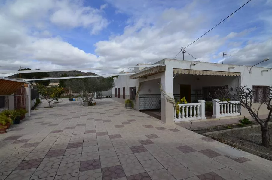 Country house · 4 bed · 2 baths · 200 m² · Elda