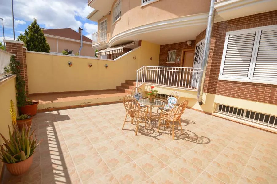 Bungalow · 3 bed · 2 baths · 180 m² · Petrer