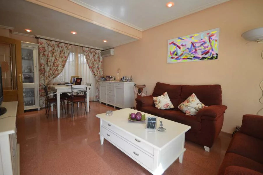 Bungalow · 3 bed · 2 baths · 180 m² · Petrer — Photo 2 of 12