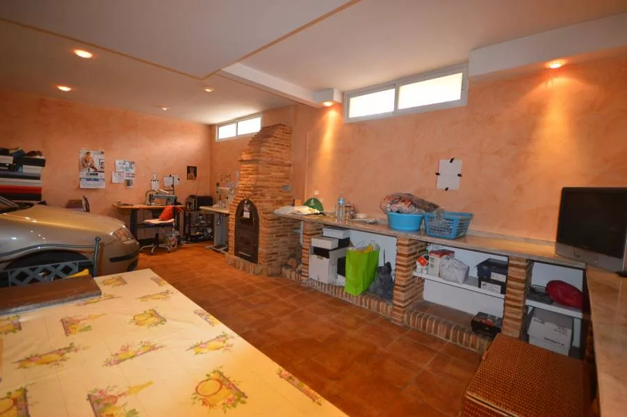 Bungalow · 3 bed · 2 baths · 180 m² · Petrer — Photo 4 of 12