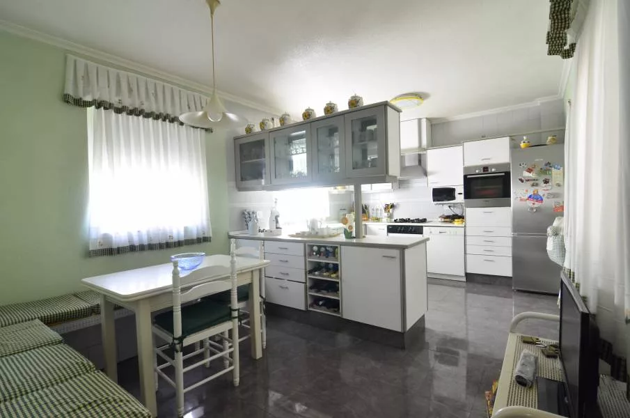 House · 3 bed · 1 bath · 240 m² · Elda