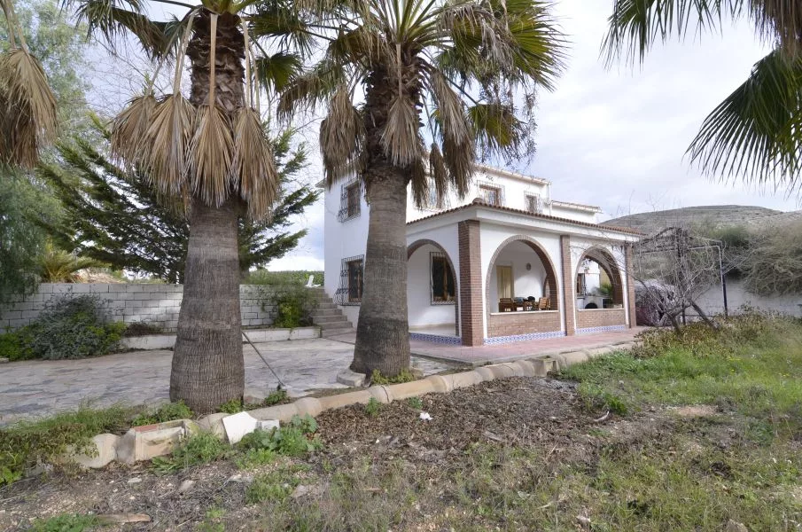 Villa · 3 bed · 3 baths · 120 m² · Petrer