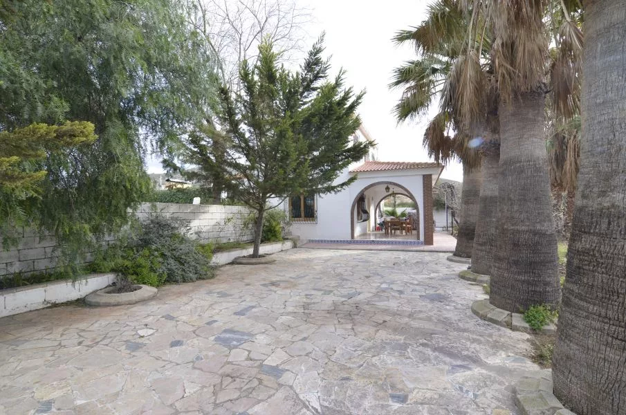 Villa · 3 bed · 3 baths · 120 m² · Petrer — Photo 3 of 16