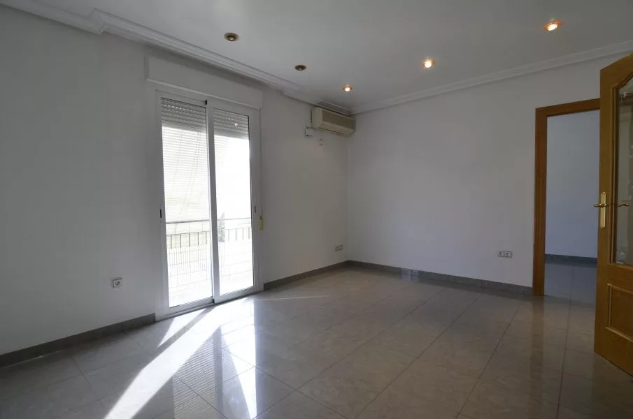 Apartment · 3 bed · 1 bath · 90 m² · Elda — Photo 2 of 12