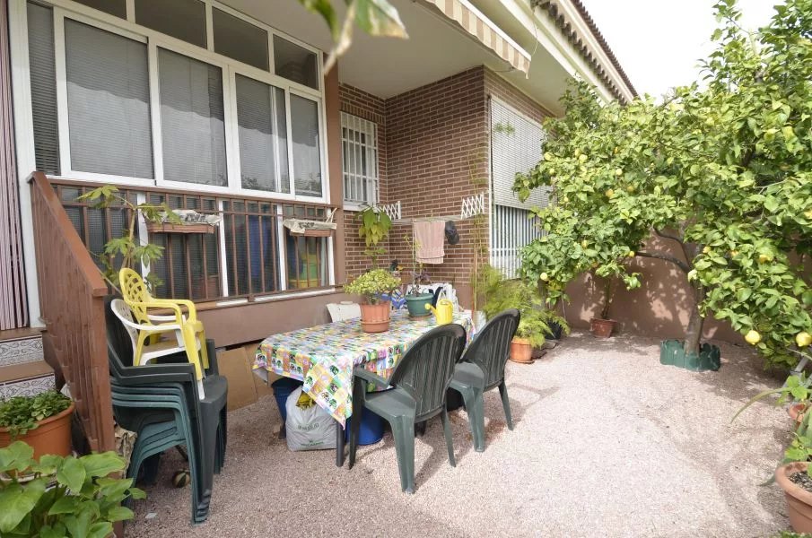 Bungalow · 4 bed · 3 baths · 150 m² · Petrer