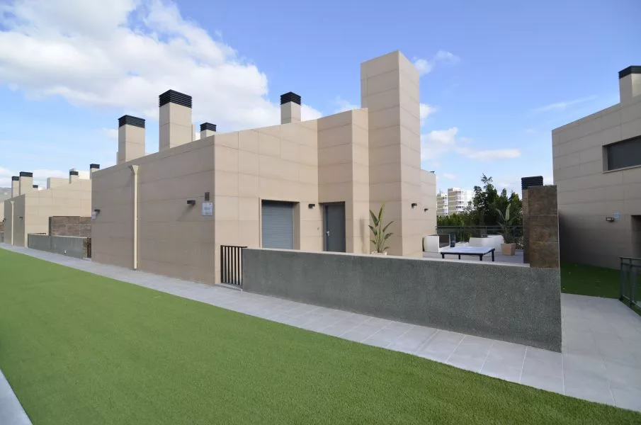 Luxury on the beachfront — Photo 3 of 30