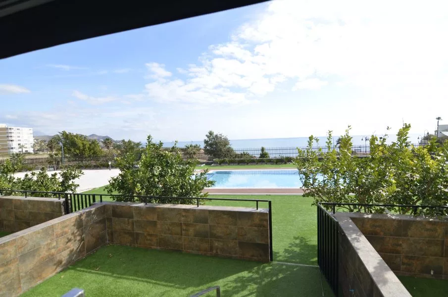 Luxury on the beachfront — Photo 4 of 30