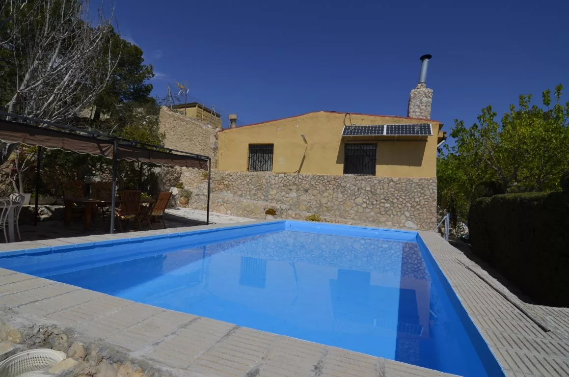 Country house · 4 bed · 1 bath · 130 m² · Elda — Photo 2 of 23