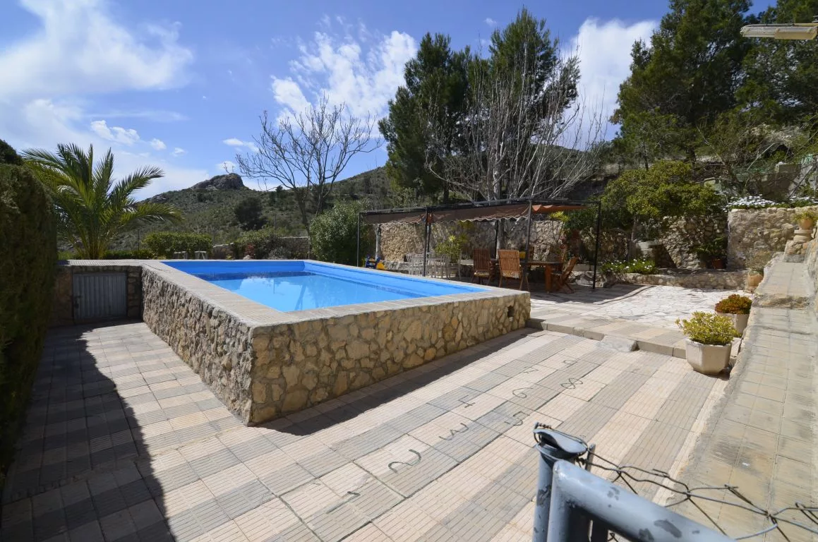 Country house · 4 bed · 1 bath · 130 m² · Elda — Photo 3 of 23