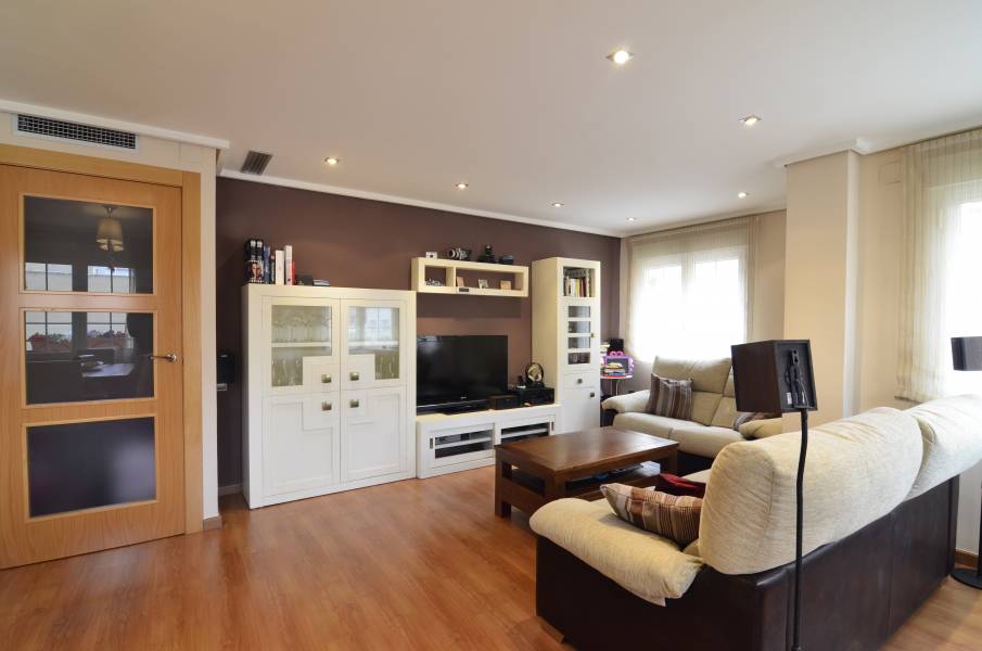 Apartment · 3 bed · 2 baths · 100 m² · Petrer — Photo 3 of 23