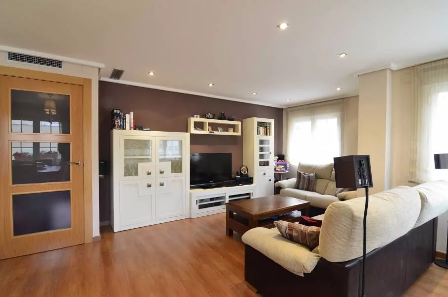 Apartment · 3 bed · 2 baths · 100 m² · Petrer — Photo 3 of 23