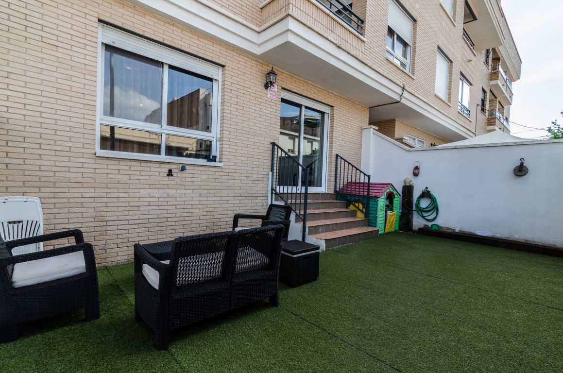 Disfruta de su patio y terraza