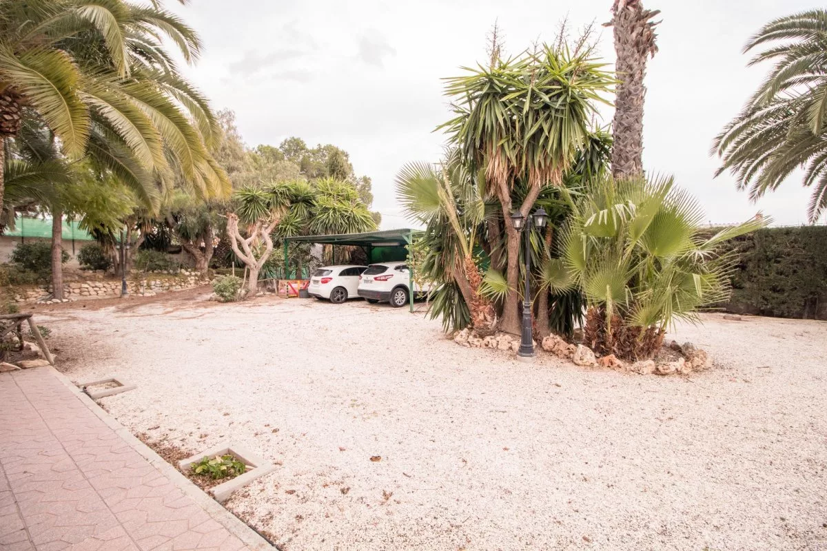 A big house near sport centre — Photo 4 of 15