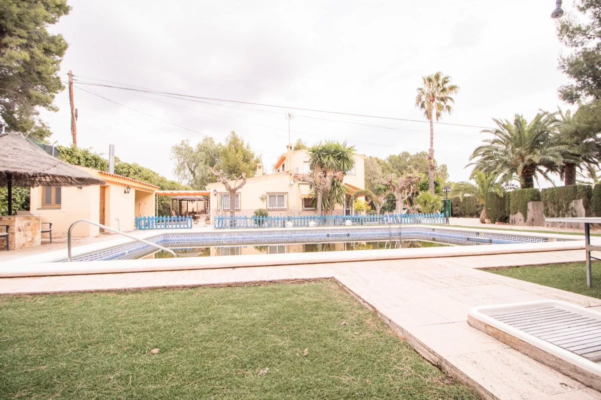 A big house near sport centre — Photo 5 of 15