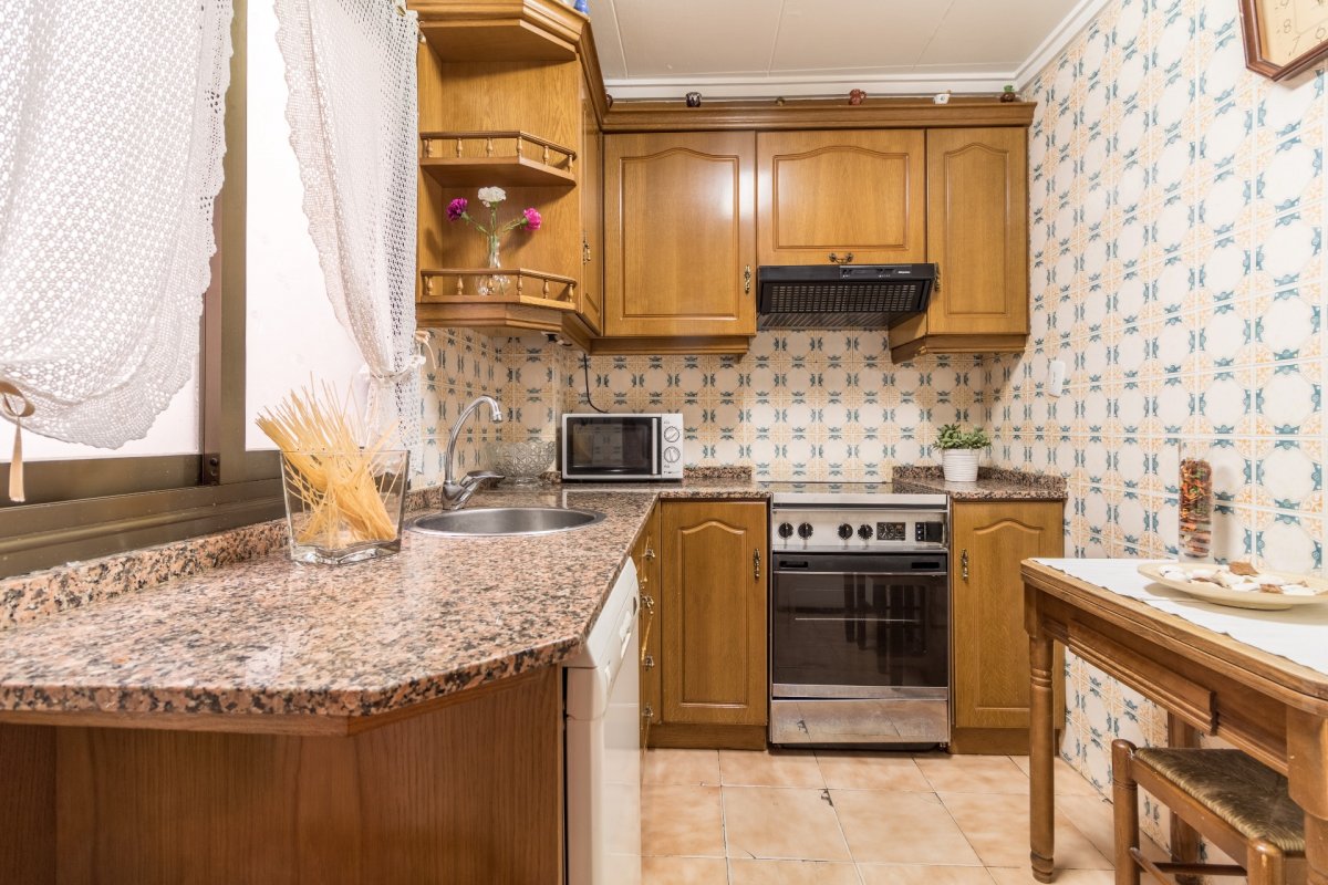 Apartment · 4 bed · 1 bath · 90 m² · Elda