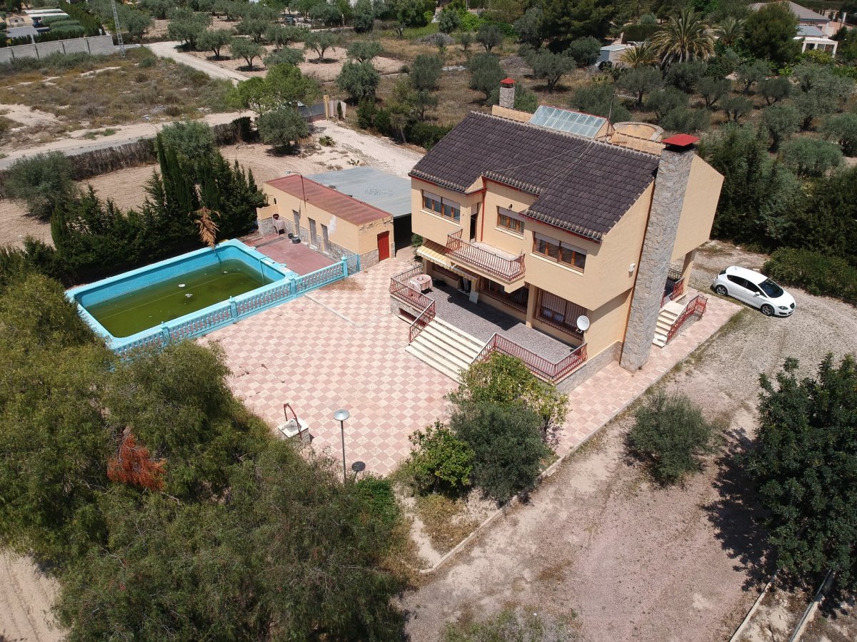 Chalet independiente en Elda — Foto 2 de 18