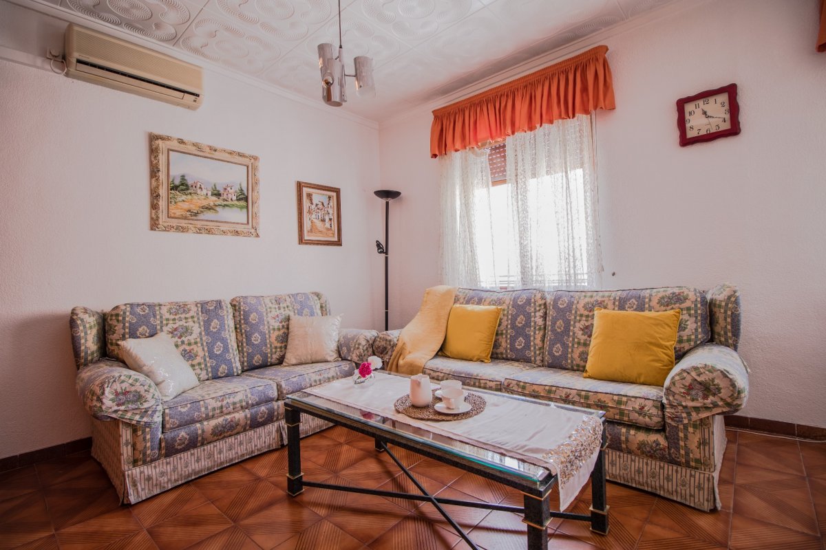 House · 4 bed · 2 baths · 240 m² · Elda