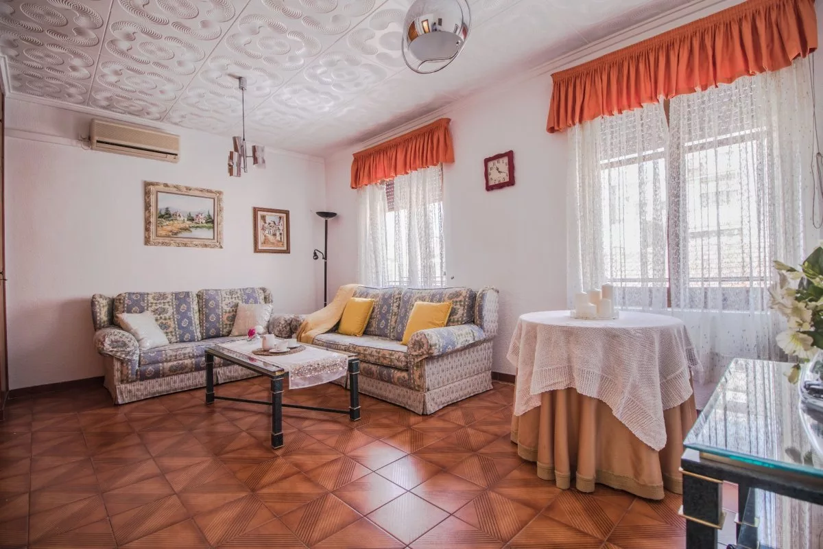 House · 4 bed · 2 baths · 240 m² · Elda — Photo 2 of 11